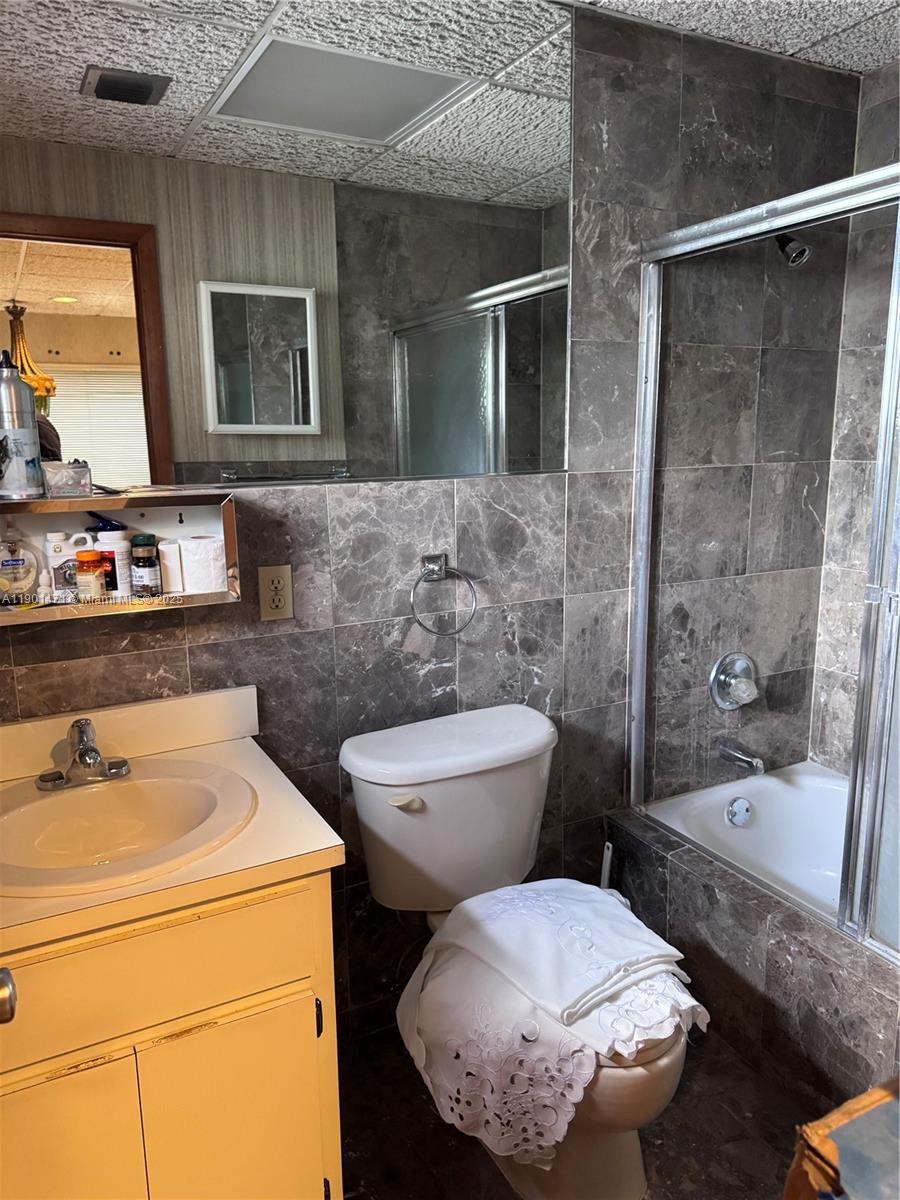 Подробнее / кв.футов $ 2025-10-23 0 Фото