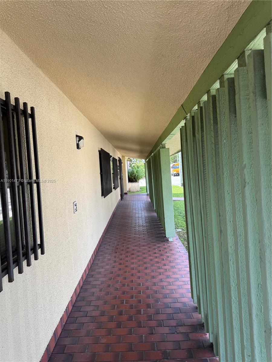 Подробнее / кв.футов $ 2025-10-23 0 Фото