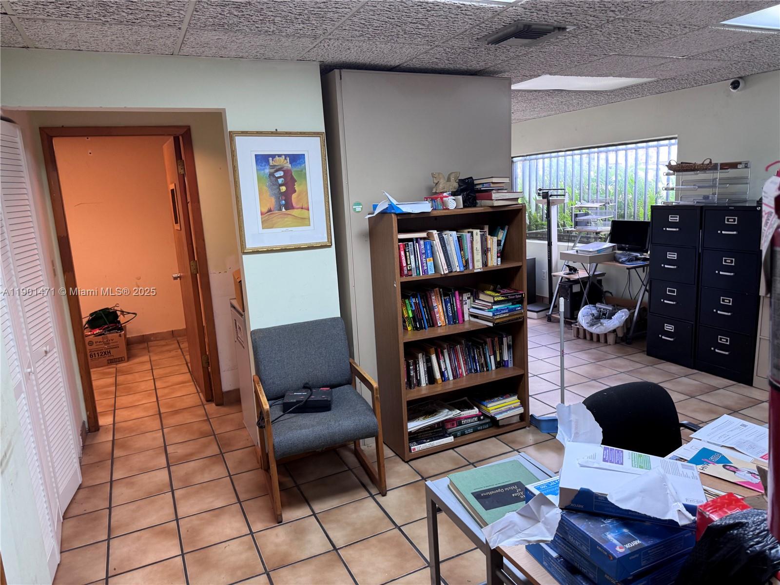 Подробнее / кв.футов $ 2025-10-23 0 Фото