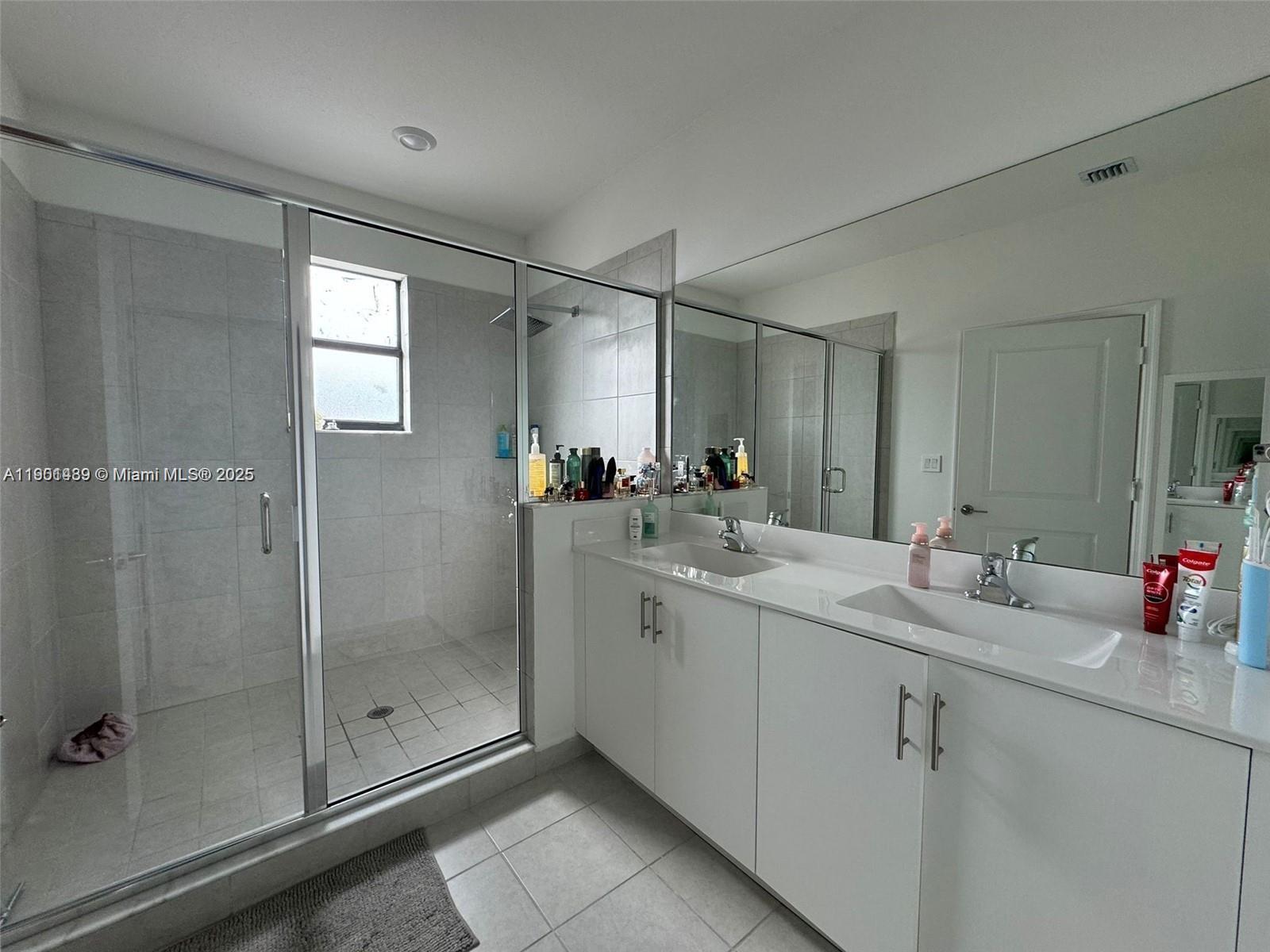 See details 11910 5 / 4 2974 sq. ft. $ 2025-10-23 0 Photo