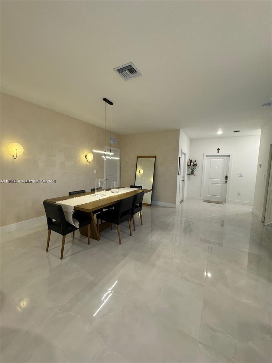See details 11910 5 / 4 2974 sq. ft. $ 2025-10-23 0 Photo