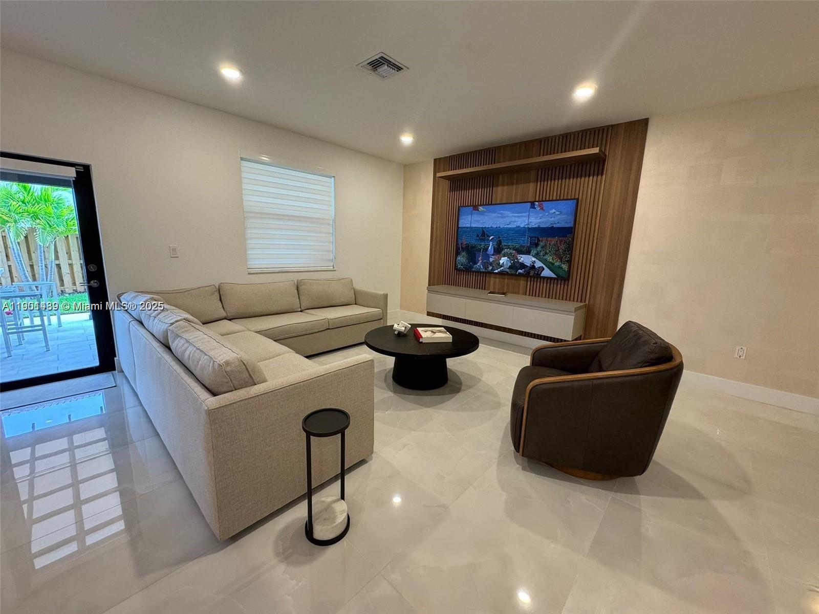 See details 11910 5 / 4 2974 sq. ft. $ 2025-10-23 0 Photo