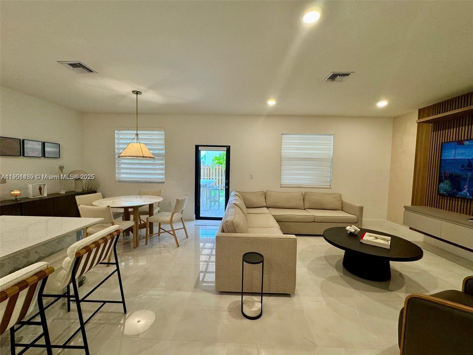 See details 11910 5 / 4 2974 sq. ft. $ 2025-10-23 0 Photo