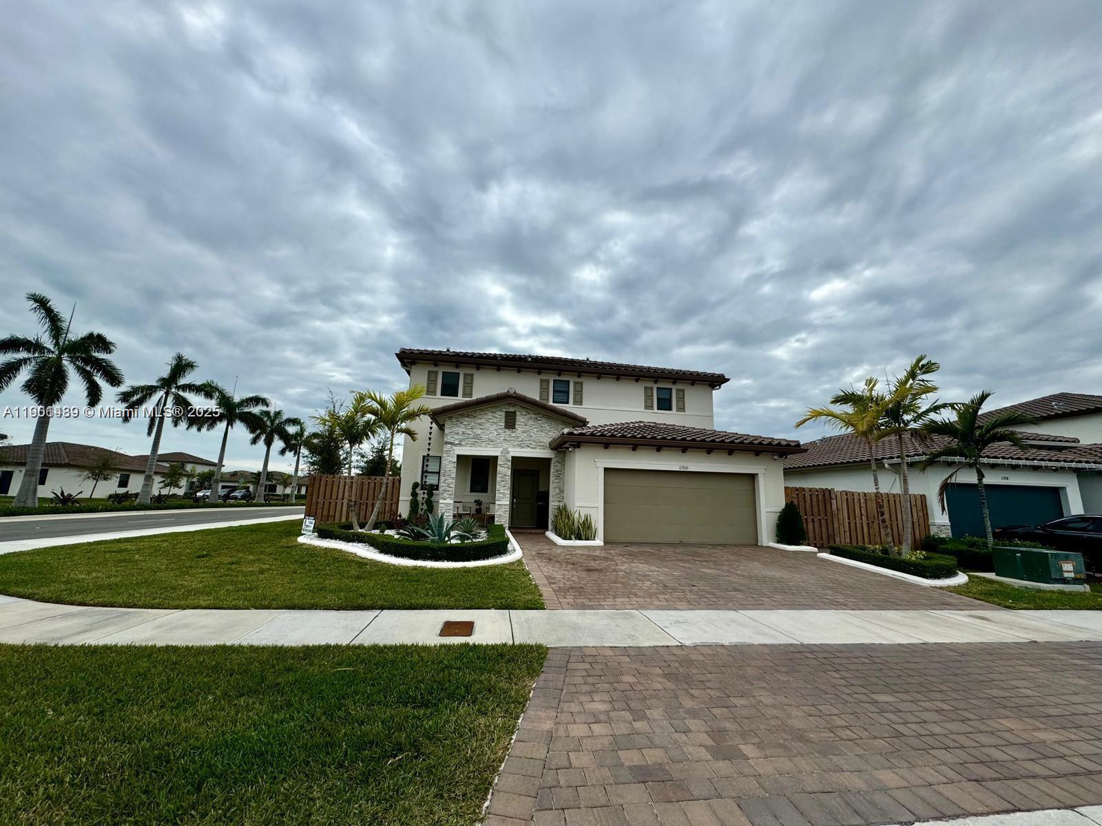 See details 11910 5 / 4 2974 sq. ft. $ 2025-10-23 0 Photo