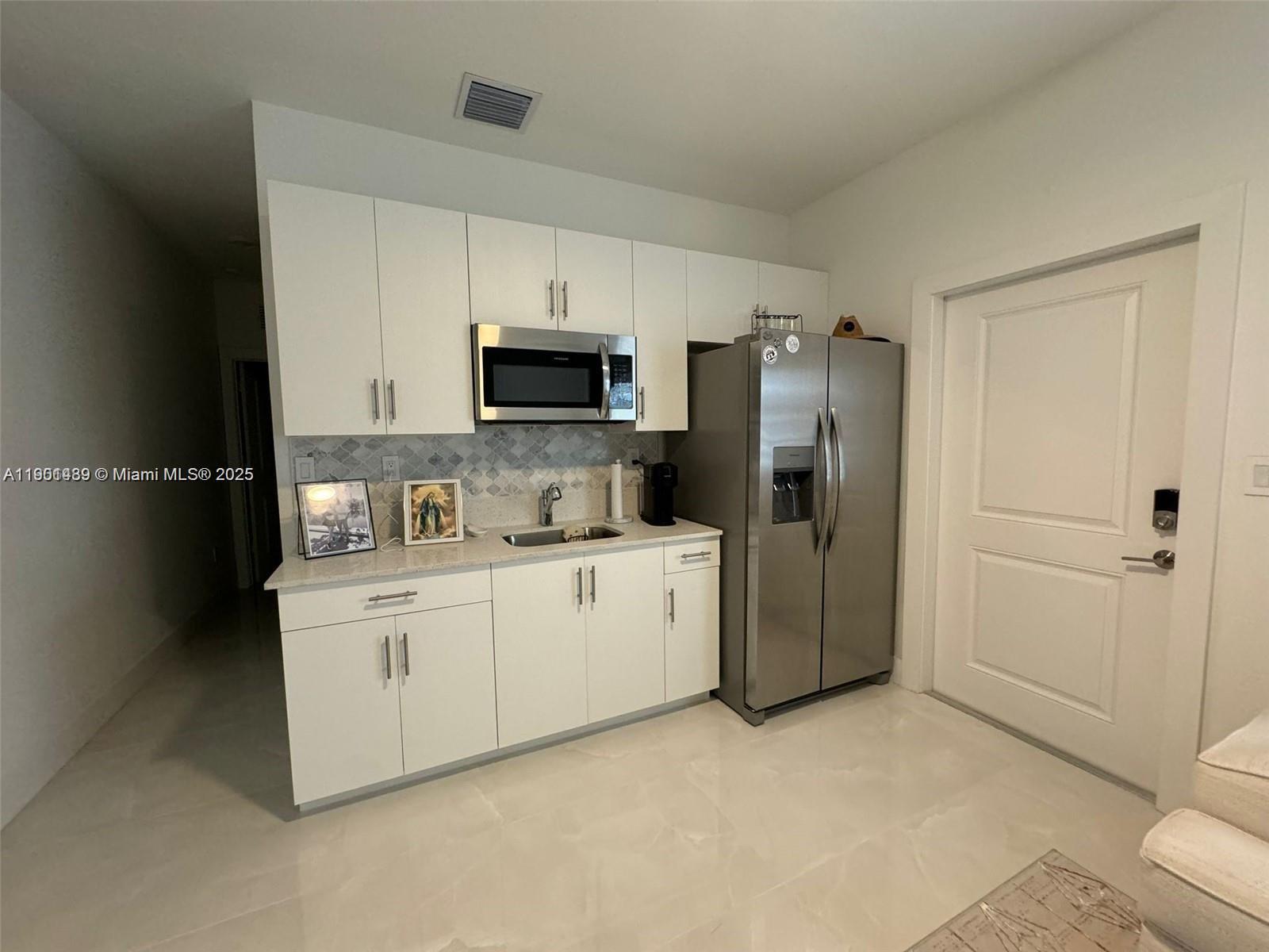 See details 11910 5 / 4 2974 sq. ft. $ 2025-10-23 0 Photo