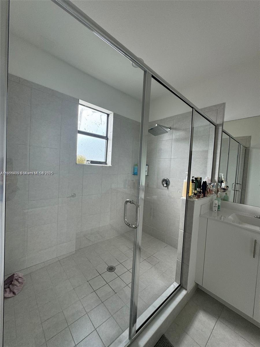 See details 11910 5 / 4 2974 sq. ft. $ 2025-10-23 0 Photo