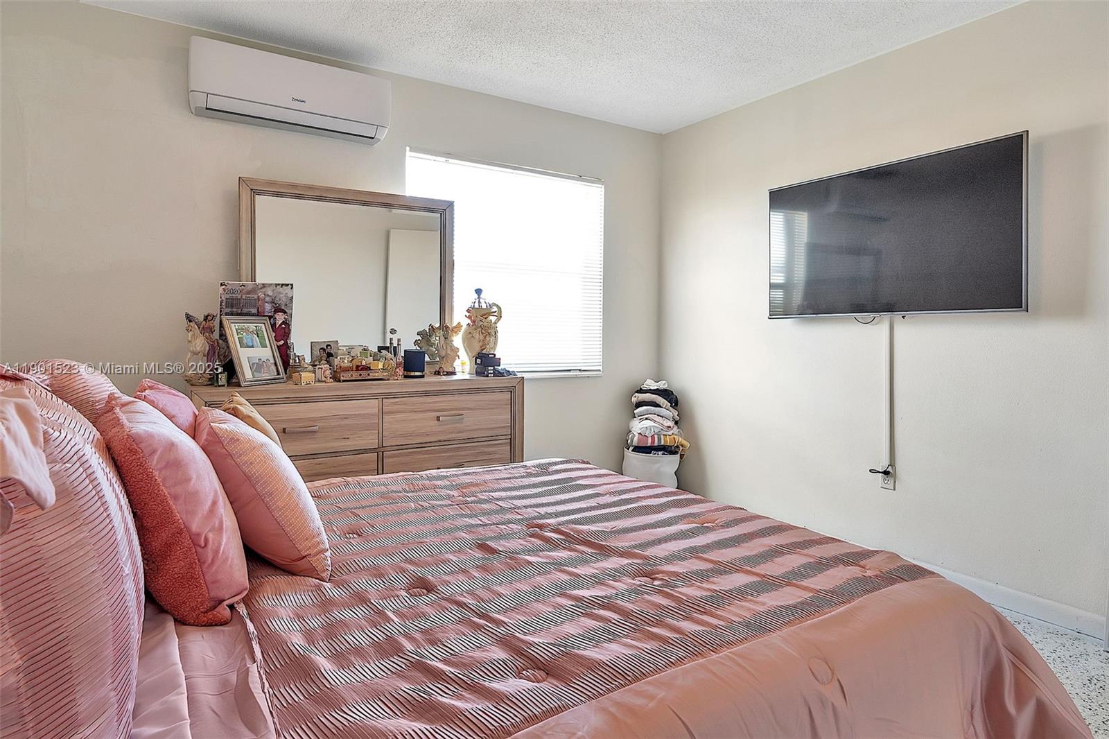 Ver detalles   /   sq. ft. $ 2025-10-23 0 foto