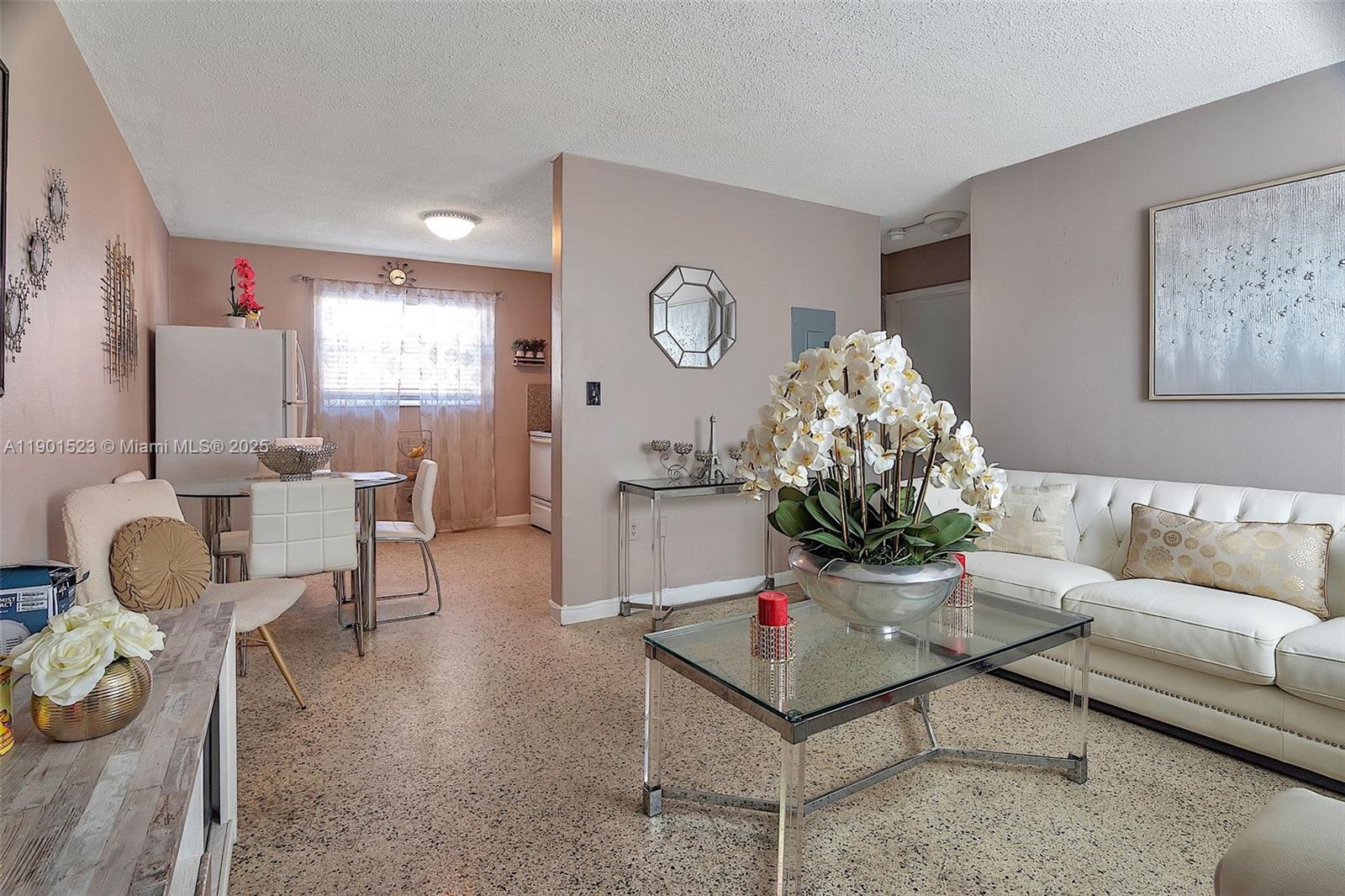 Ver detalles   /   sq. ft. $ 2025-10-23 0 foto