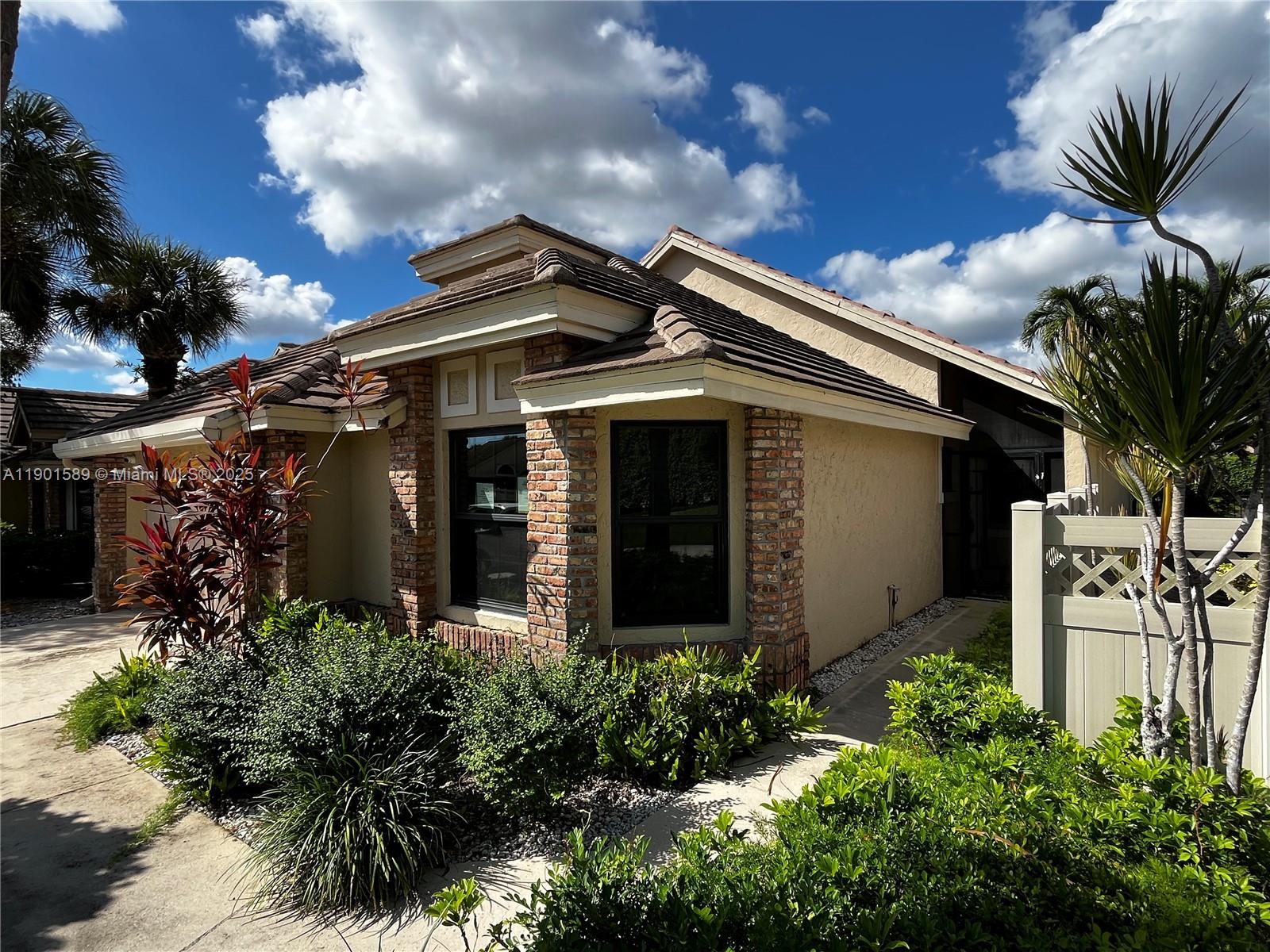 See details 8079 2 / 3 1829 sq. ft. $ 2025-10-23 0 Photo