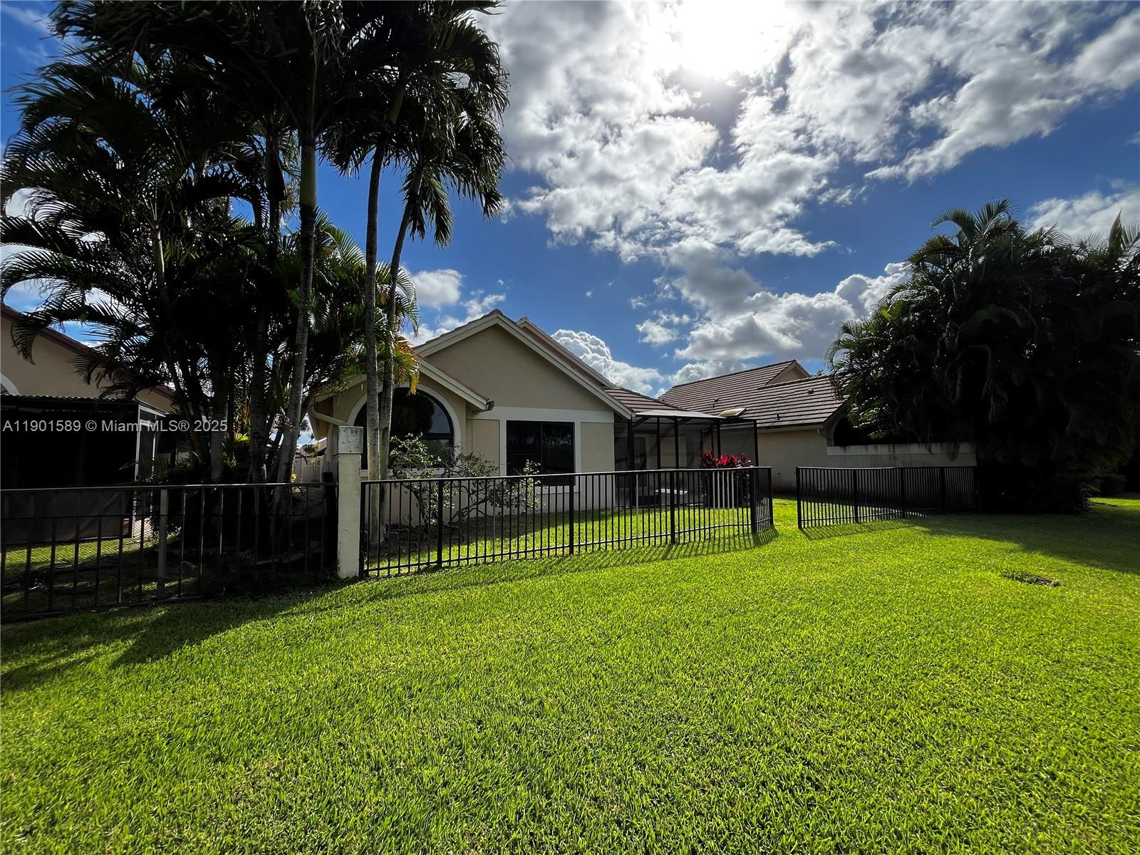 See details 8079 2 / 3 1829 sq. ft. $ 2025-10-23 0 Photo