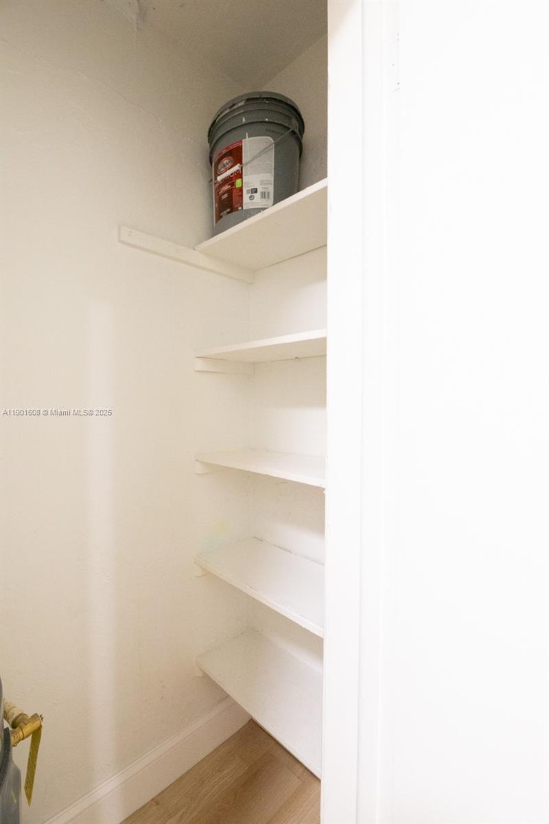 See details   /  3935 sq. ft. $ 2025-10-23 0 Photo