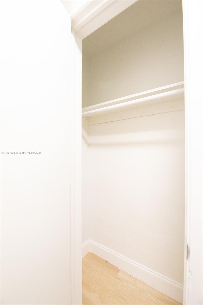 See details   /  3935 sq. ft. $ 2025-10-23 0 Photo