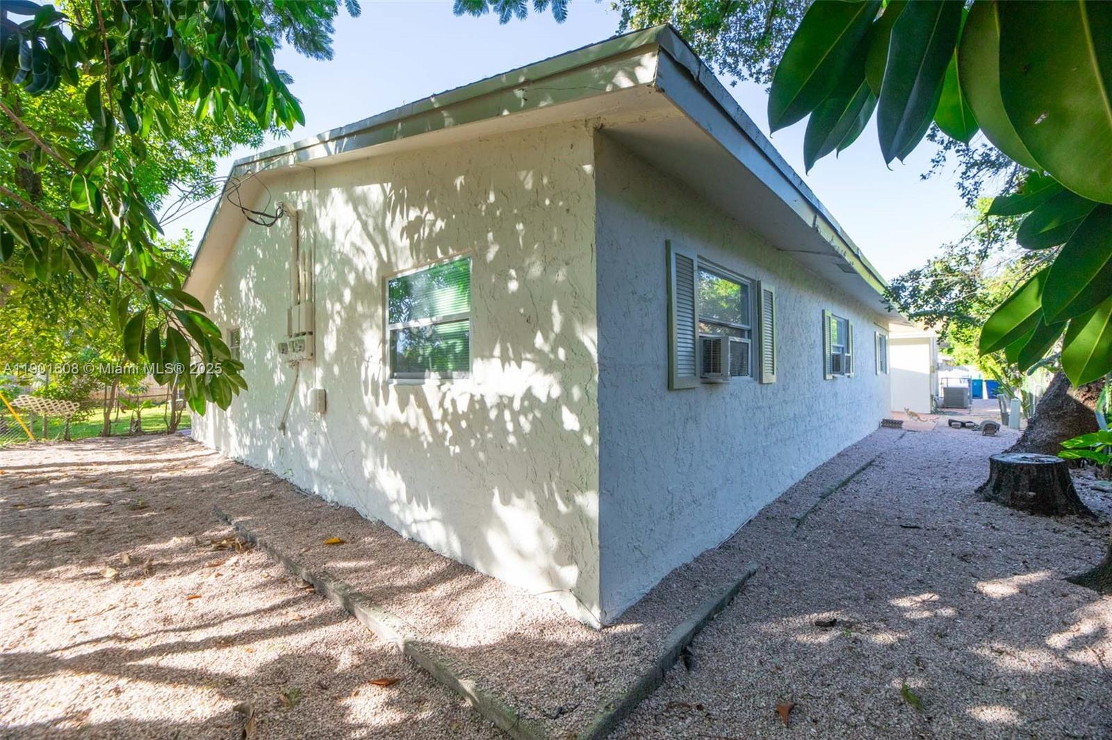 See details   /  3935 sq. ft. $ 2025-10-23 0 Photo