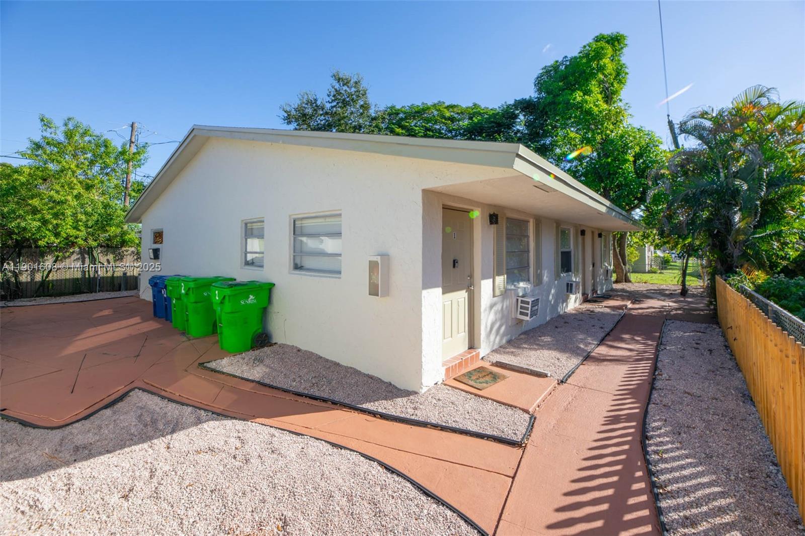   /  3935 sq. ft. $ 2025-10-23 0 foto