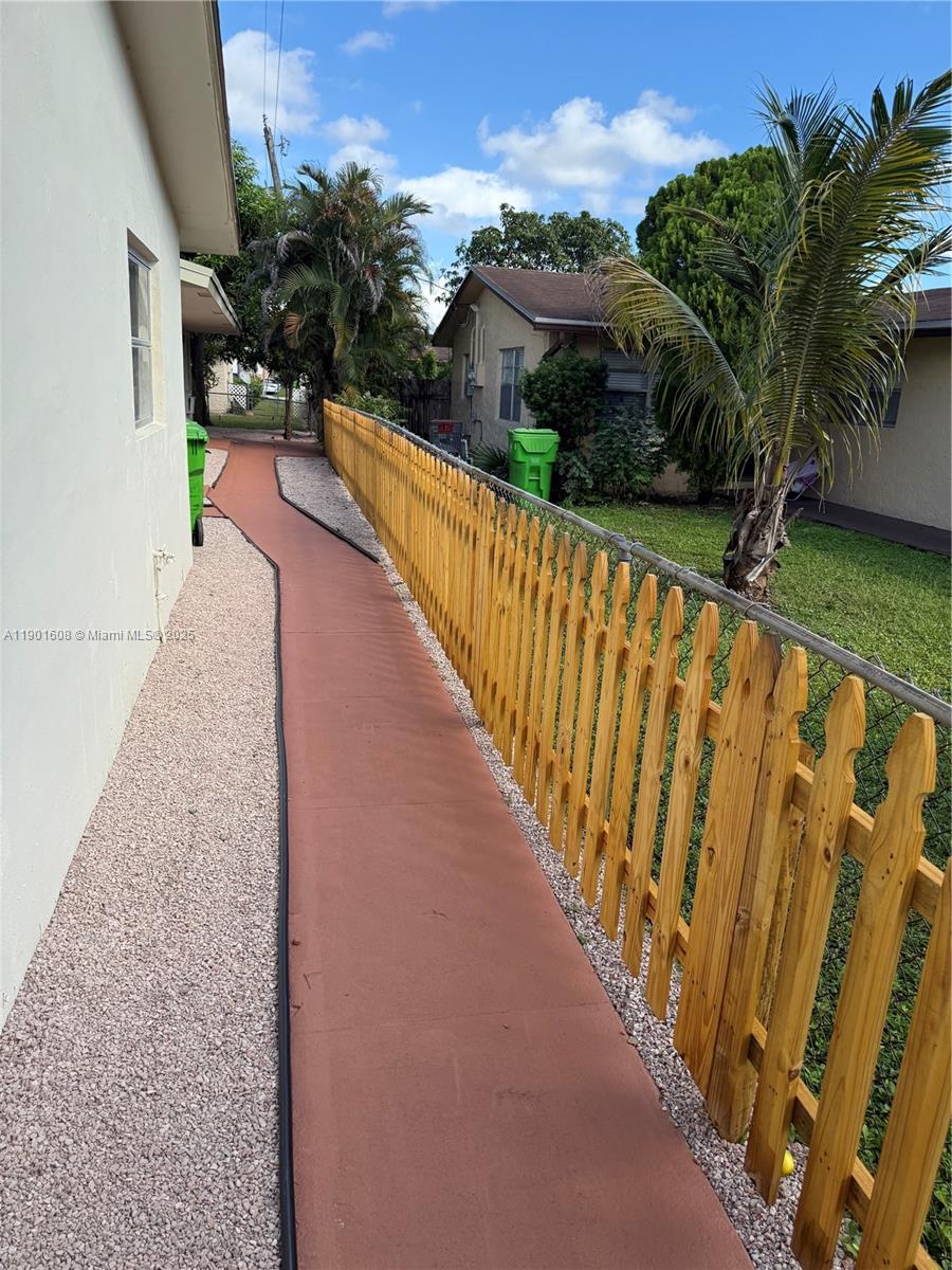 Подробнее   /  3935 кв.футов $ 2025-10-23 0 Фото