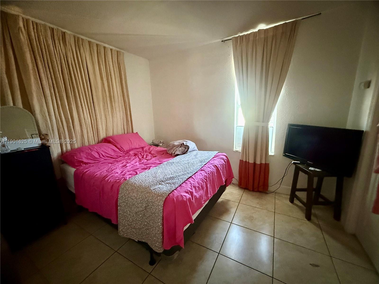 See details   /  3196 sq. ft. $ 2025-10-23 0 Photo