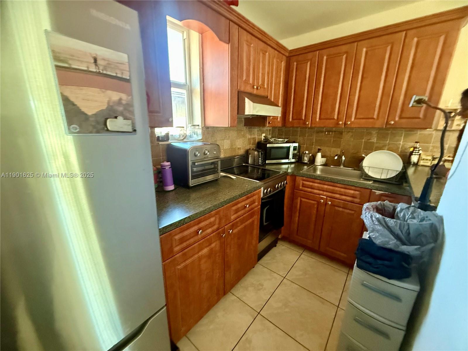 See details   /  3196 sq. ft. $ 2025-10-23 0 Photo