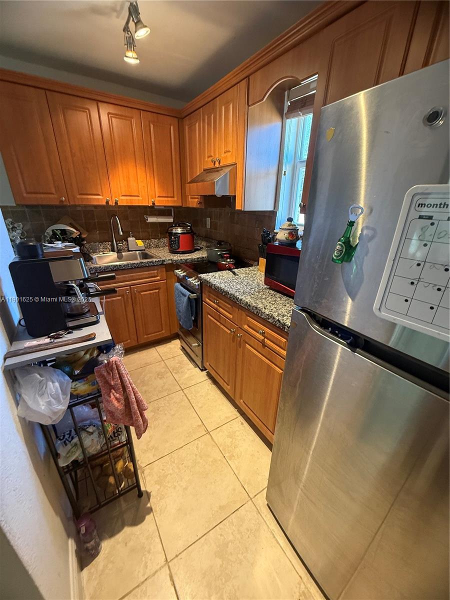 See details   /  3196 sq. ft. $ 2025-10-23 0 Photo