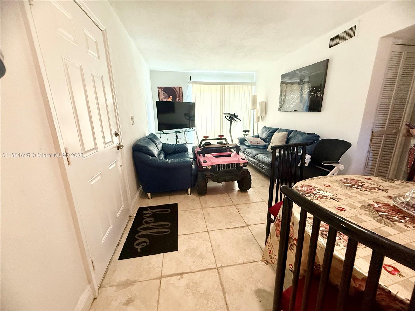 See details   /  3196 sq. ft. $ 2025-10-23 0 Photo