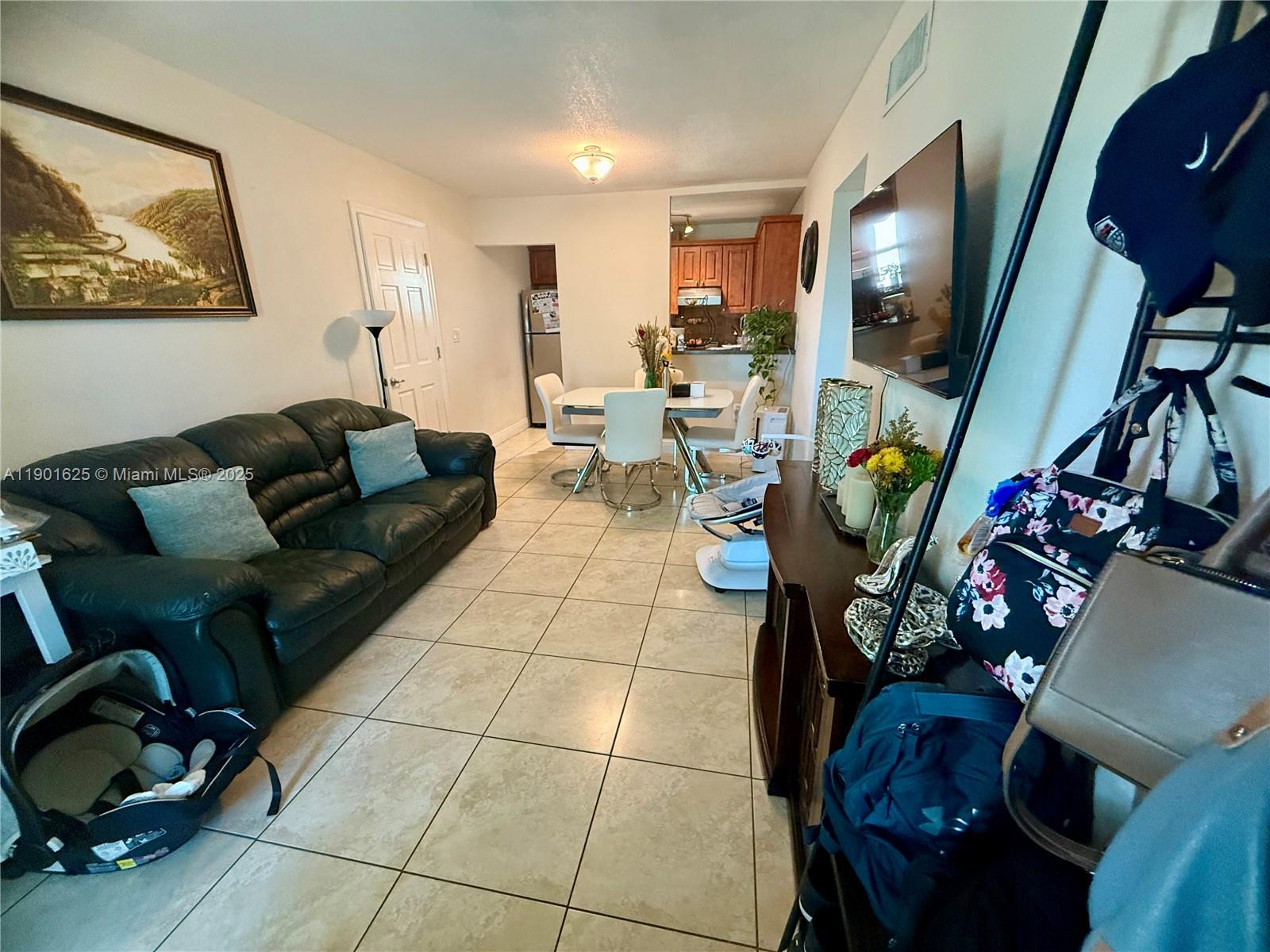 See details   /  3196 sq. ft. $ 2025-10-23 0 Photo