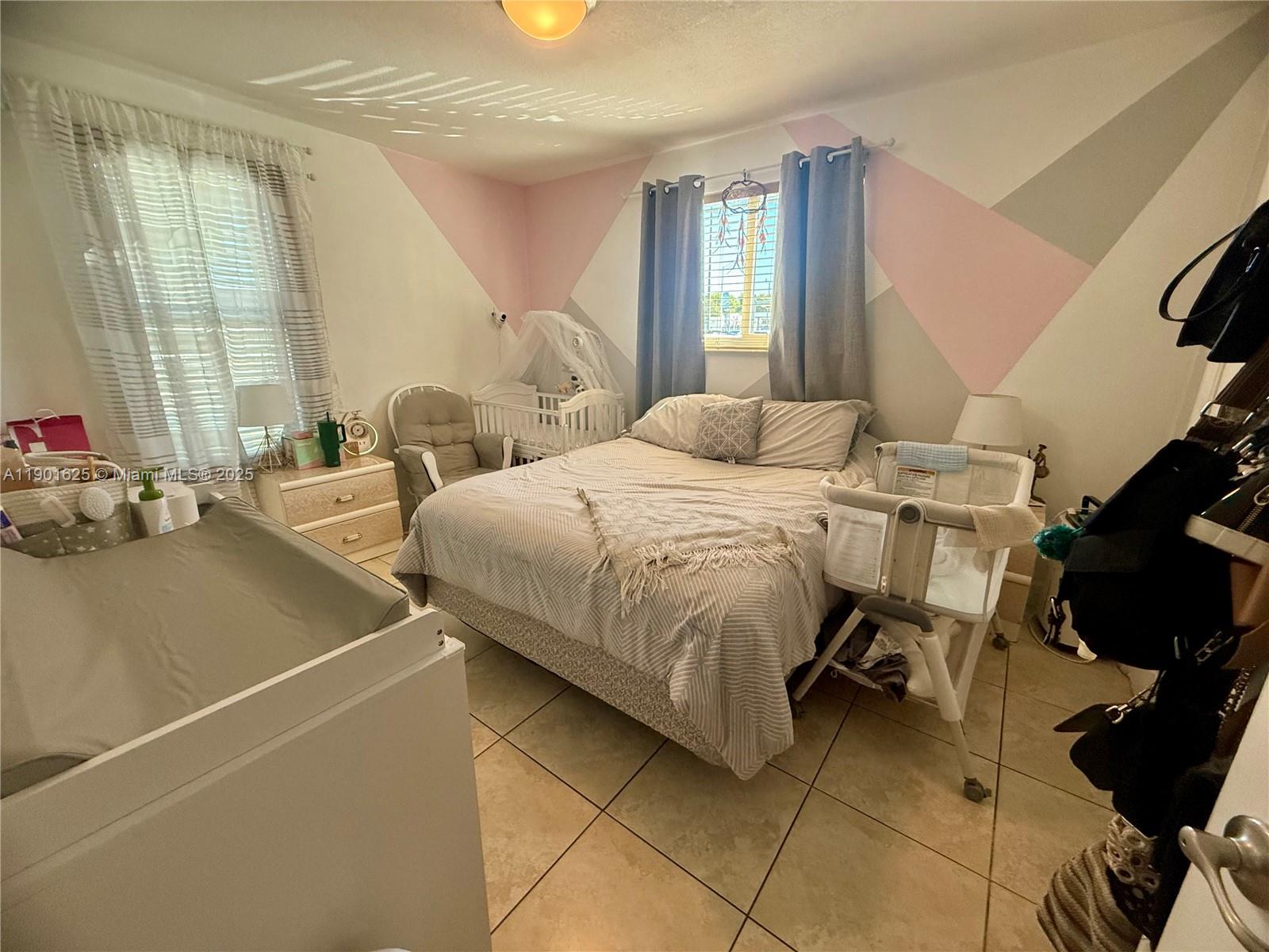 See details   /  3196 sq. ft. $ 2025-10-23 0 Photo