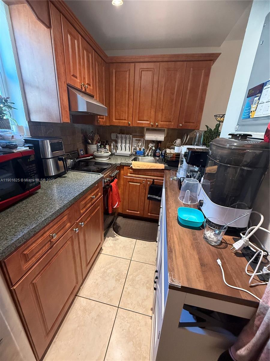 See details   /  3196 sq. ft. $ 2025-10-23 0 Photo