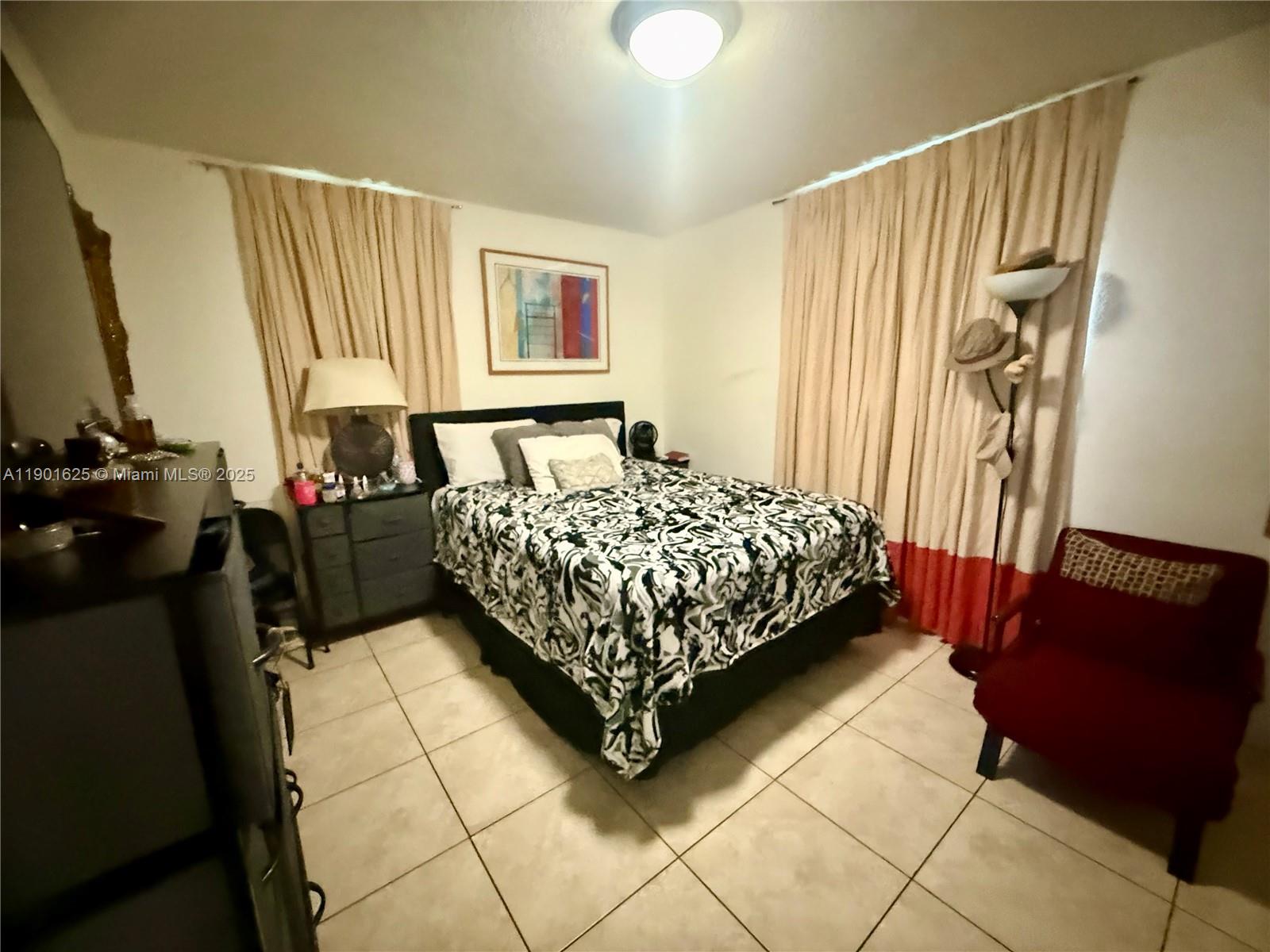 See details   /  3196 sq. ft. $ 2025-10-23 0 Photo