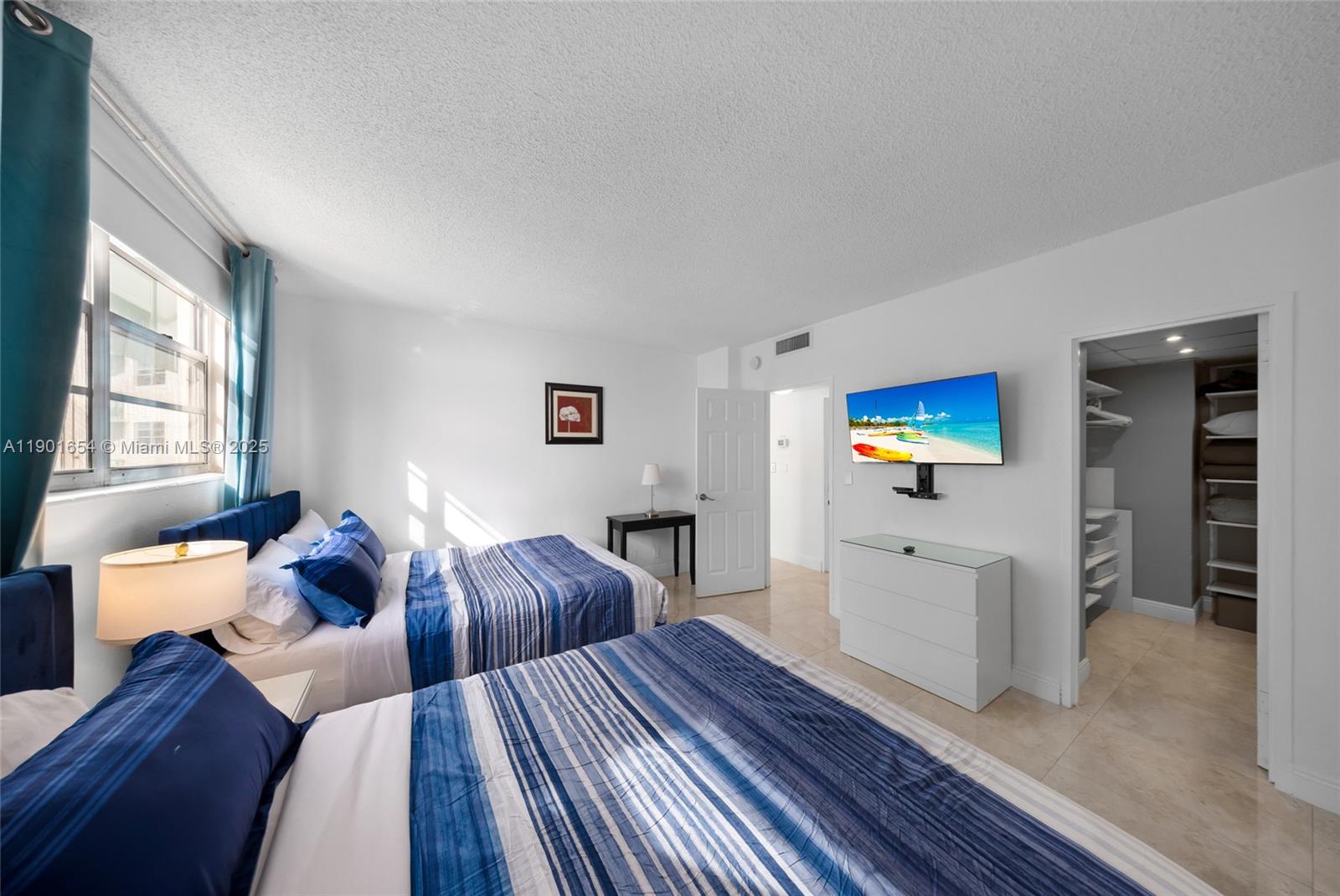 Photo of 3901 Ocean Dr  #9J, Hollywood, Florida, 33019 - 