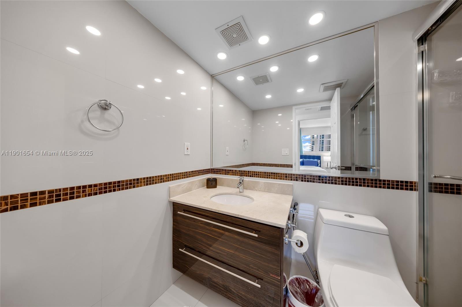 Photo of 3901 Ocean Dr  #9J, Hollywood, Florida, 33019 - 