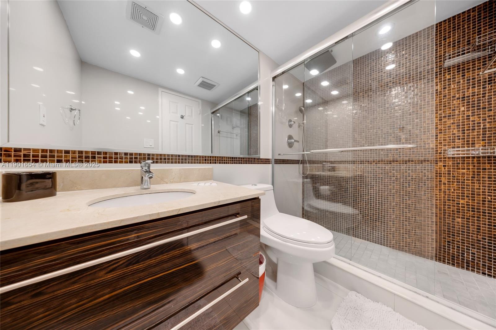 Photo of 3901 Ocean Dr  #9J, Hollywood, Florida, 33019 - 