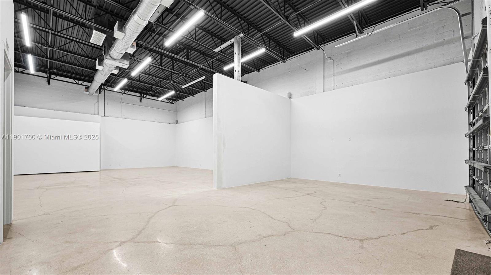 See details   /   sq. ft. $ 2025-10-23 0 Photo