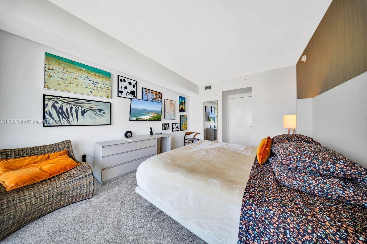 See details 1212 1 / 1 869 sq. ft. $ 2025-10-23 0 Photo