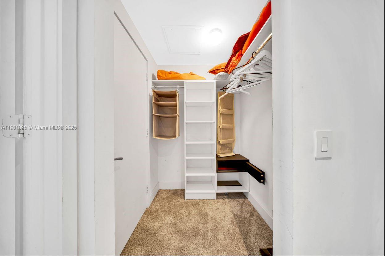 See details 1212 1 / 1 869 sq. ft. $ 2025-10-23 0 Photo