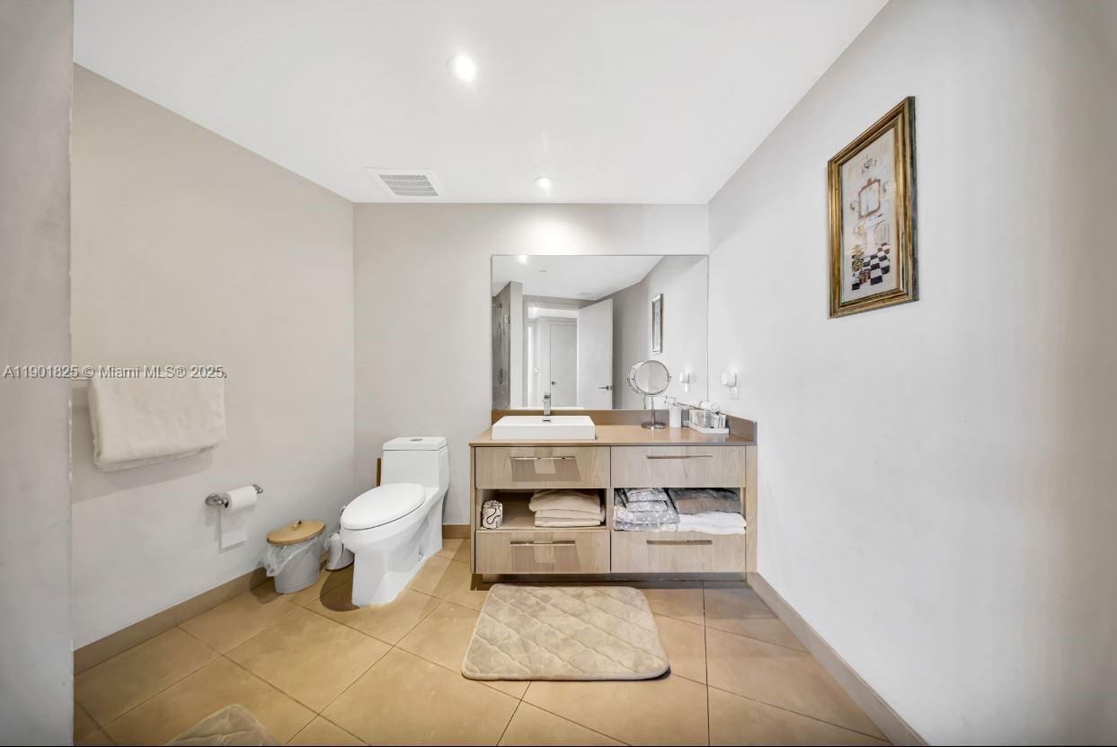See details 1212 1 / 1 869 sq. ft. $ 2025-10-23 0 Photo