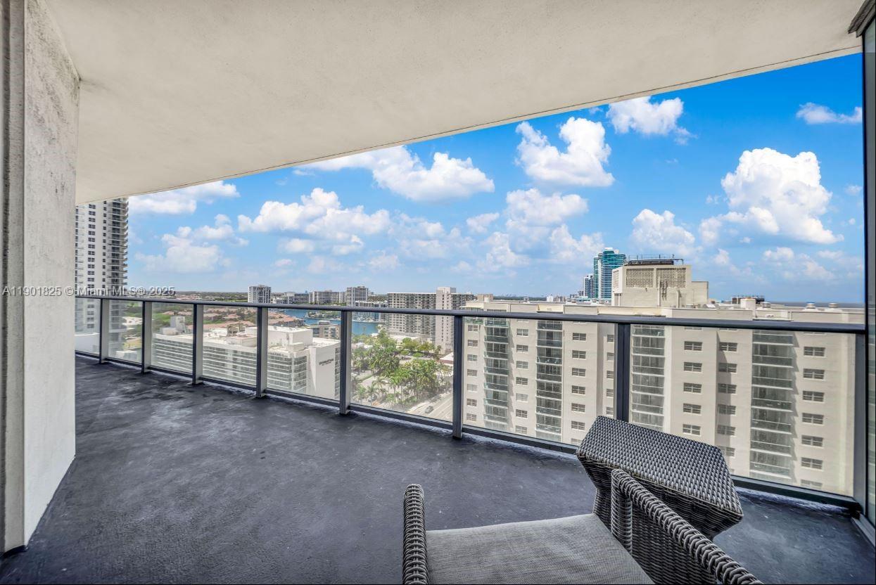 See details 1212 1 / 1 869 sq. ft. $ 2025-10-23 0 Photo