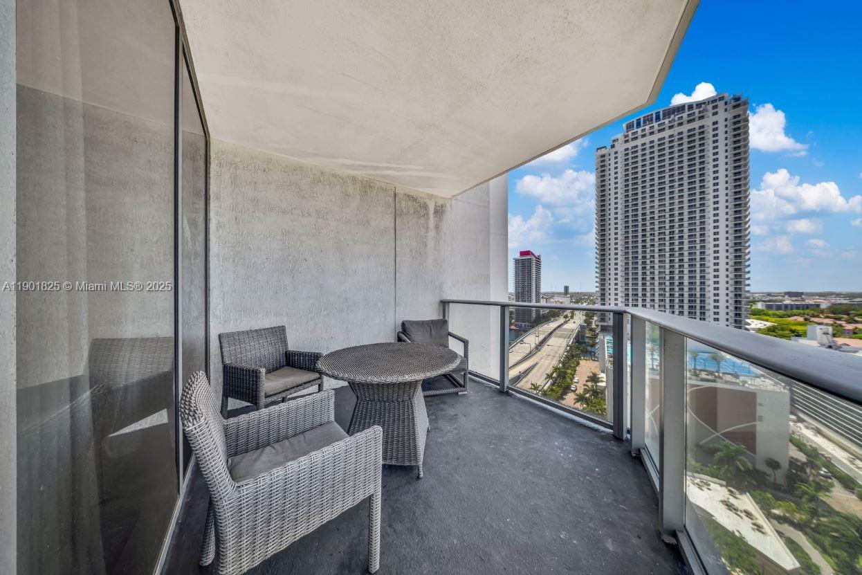 See details 1212 1 / 1 869 sq. ft. $ 2025-10-23 0 Photo