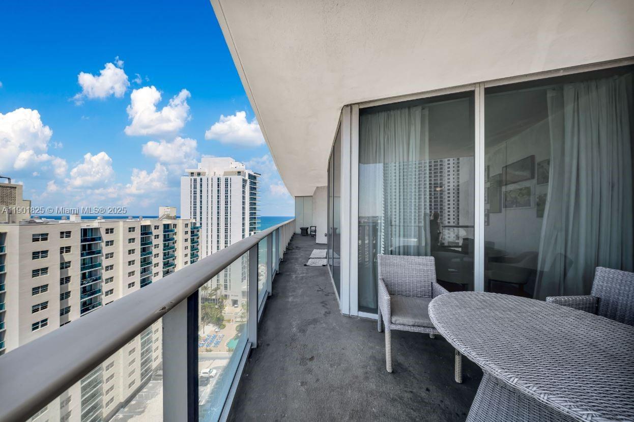 See details 1212 1 / 1 869 sq. ft. $ 2025-10-23 0 Photo