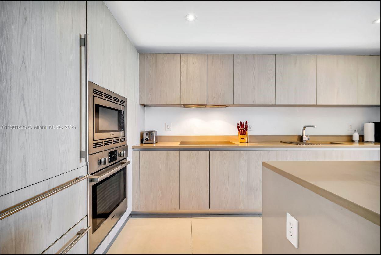 See details 1212 1 / 1 869 sq. ft. $ 2025-10-23 0 Photo