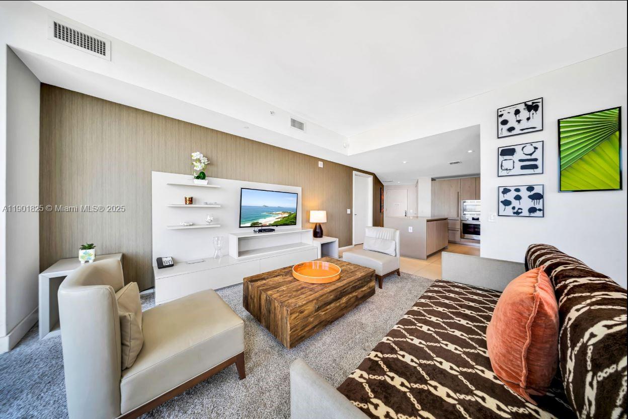 See details 1212 1 / 1 869 sq. ft. $ 2025-10-23 0 Photo
