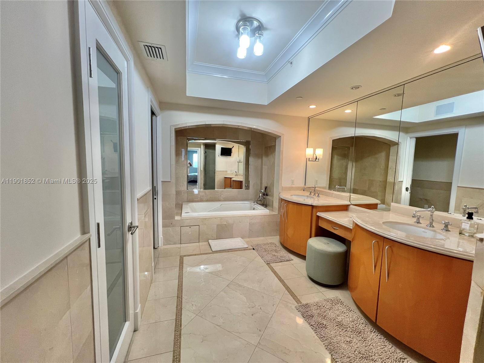 4305 3 / 3 2214 sq. ft. $ 2025-10-23 0 Photo