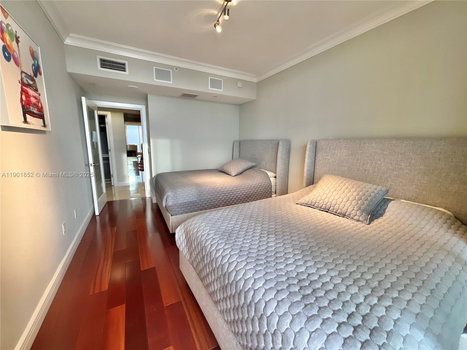 4305 3 / 3 2214 sq. ft. $ 2025-10-23 0 Photo