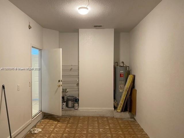 Ver detalles   /  5101 sq. ft. $ 2025-10-23 0 foto