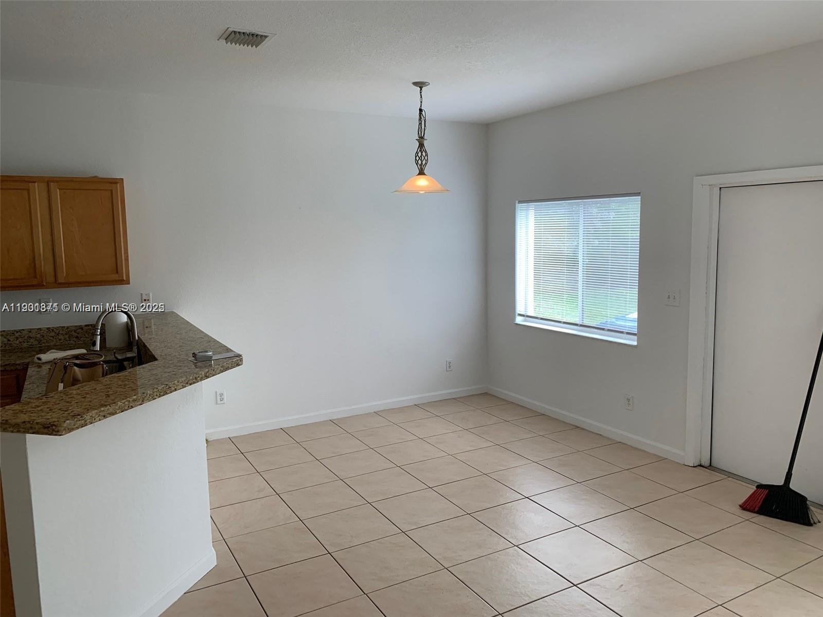 Ver detalles   /  5101 sq. ft. $ 2025-10-23 0 foto