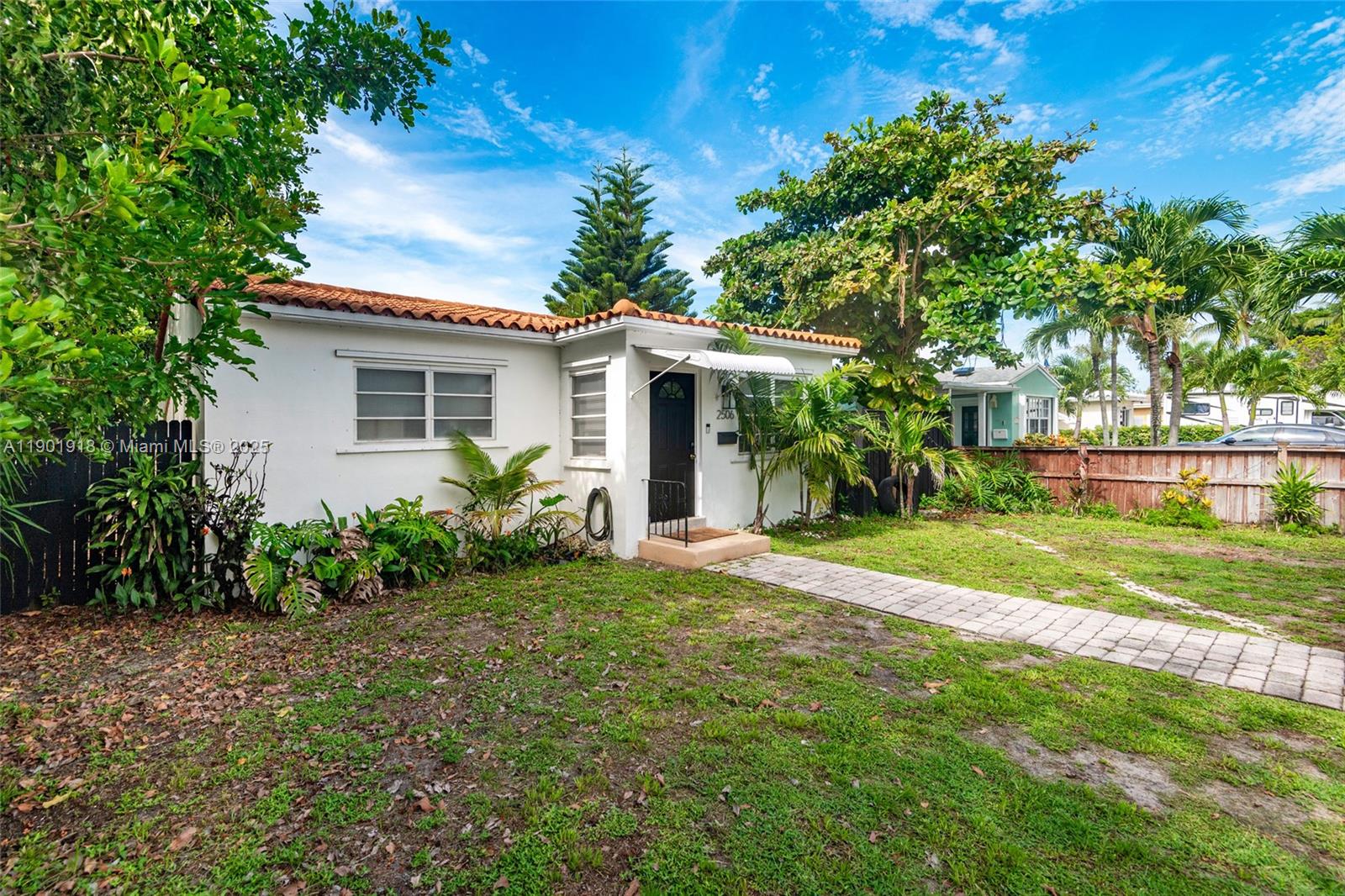 Ver detalles   /  1214 sq. ft. $ 2025-10-24 0 foto