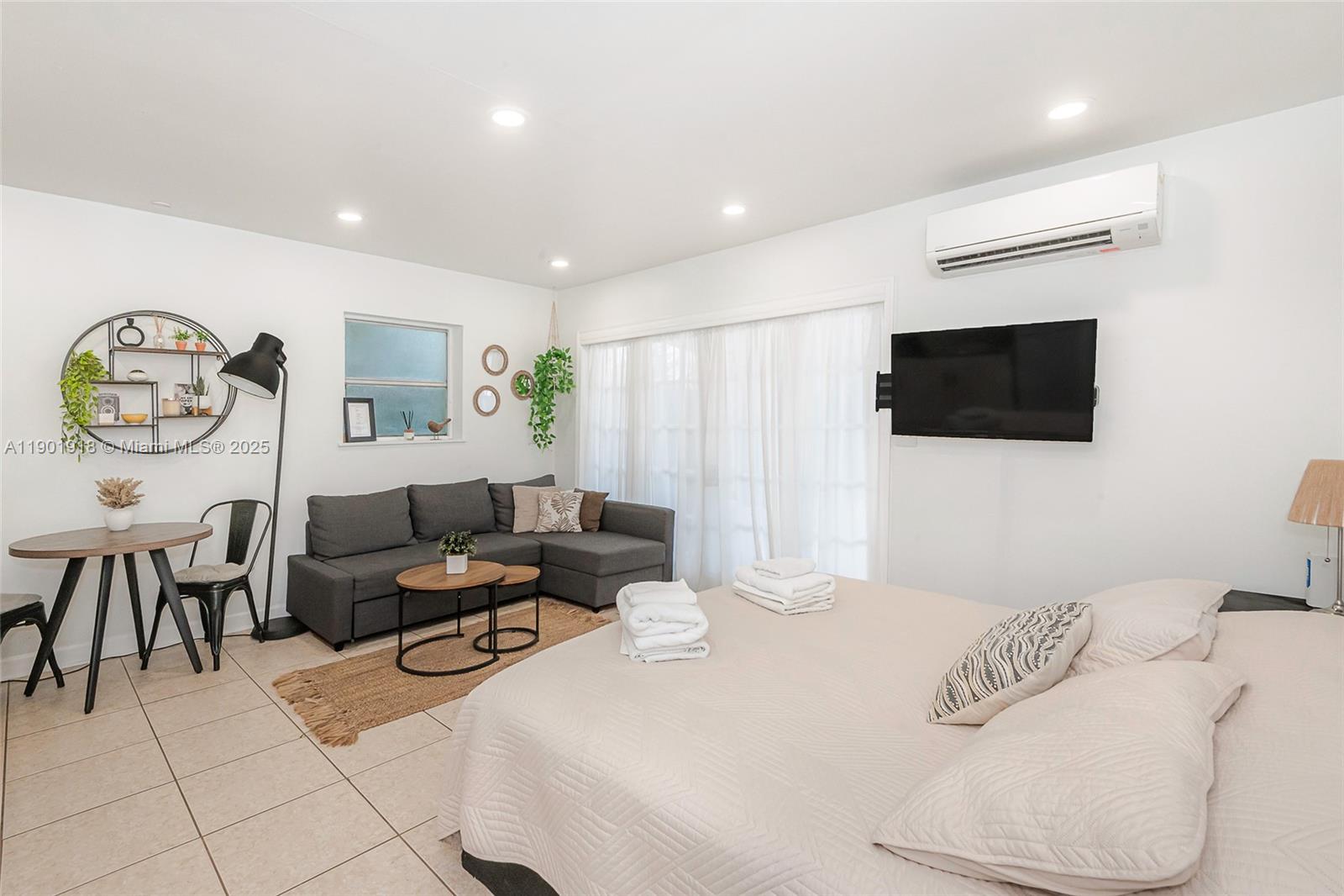 Ver detalles   /  1214 sq. ft. $ 2025-10-24 0 foto