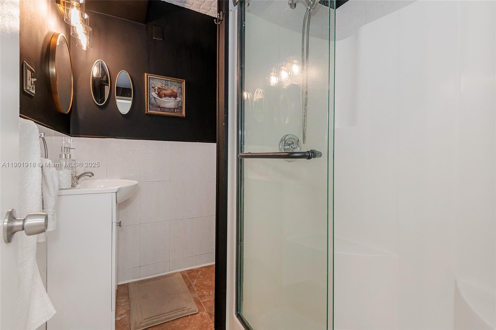 Ver detalles   /  1214 sq. ft. $ 2025-10-24 0 foto