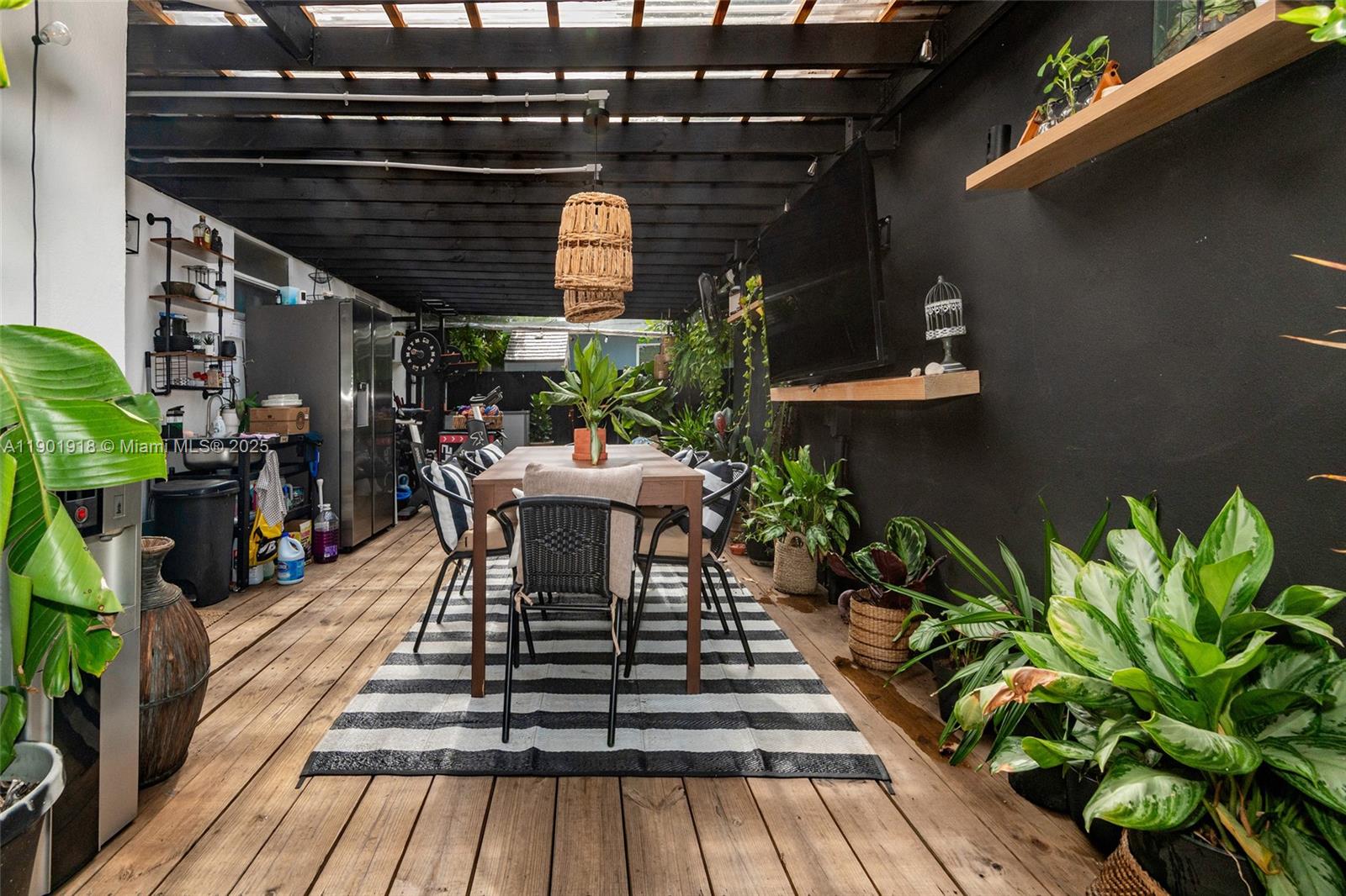 Ver detalles   /  1214 sq. ft. $ 2025-10-24 0 foto