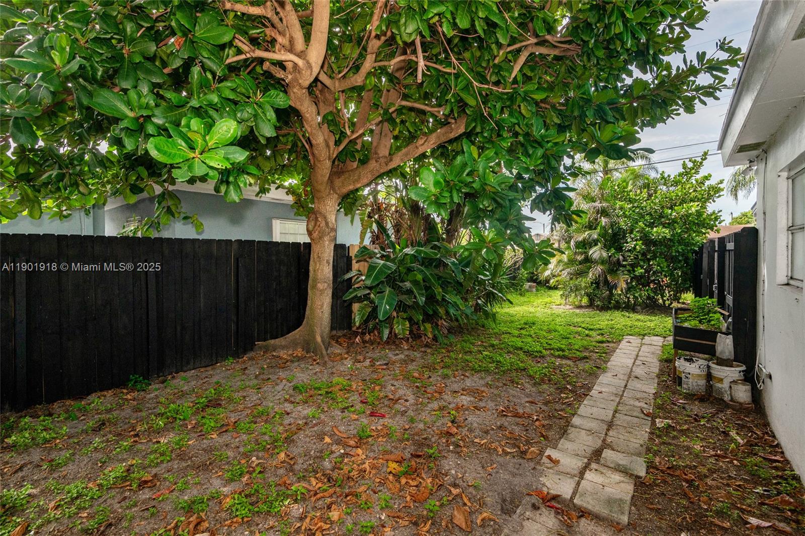 Ver detalles   /  1214 sq. ft. $ 2025-10-24 0 foto