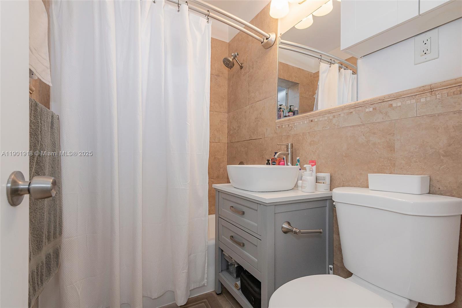 Ver detalles   /  1214 sq. ft. $ 2025-10-24 0 foto