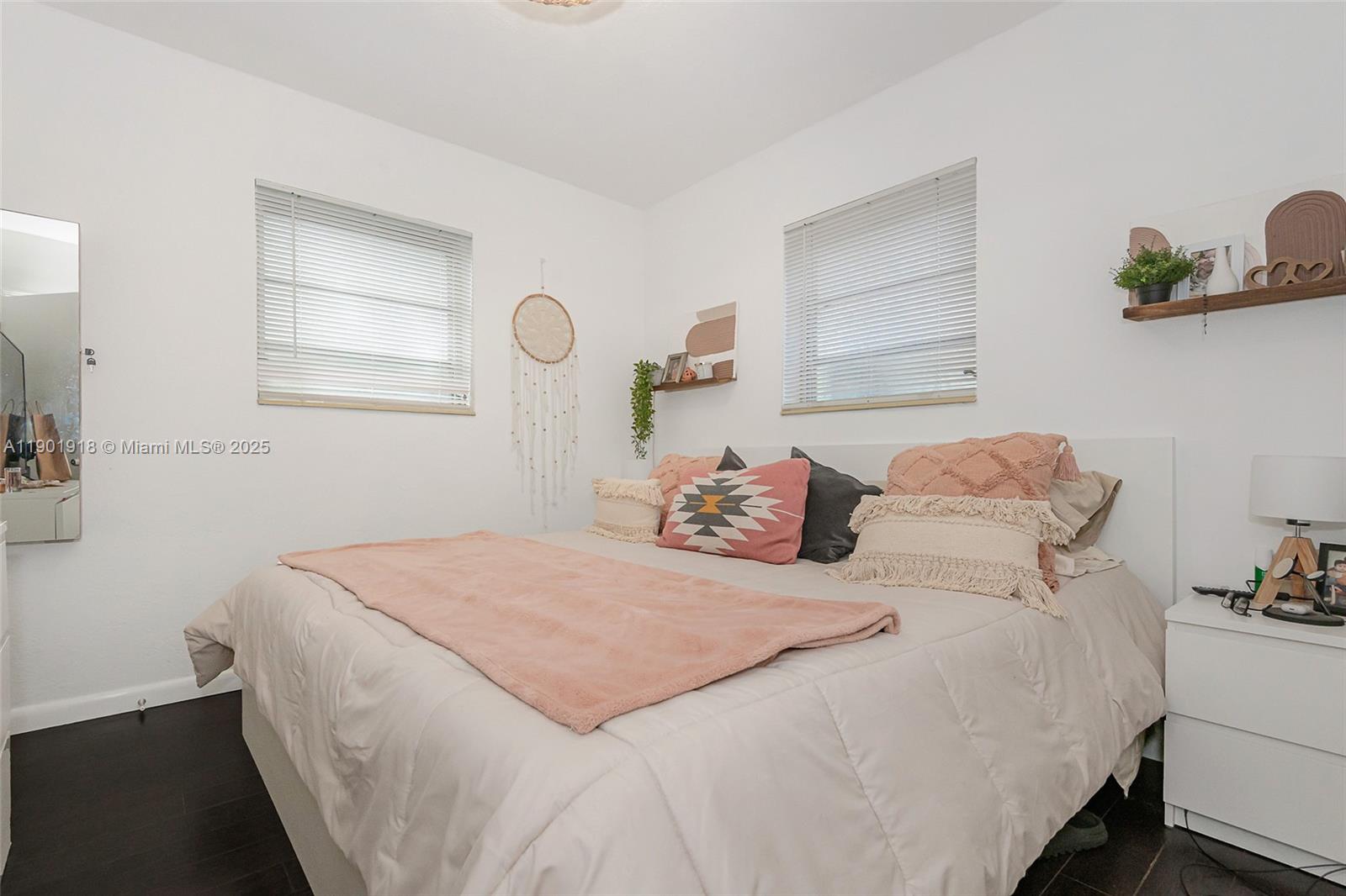 Ver detalles   /  1214 sq. ft. $ 2025-10-24 0 foto